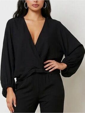 NWT silence + noise Deep Black V-Neck  Top